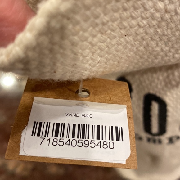 Mud Pie Burlap Wine Tote w/ attached matching cream tie wrap, GOOD company, NWT - Picture 8 of 10